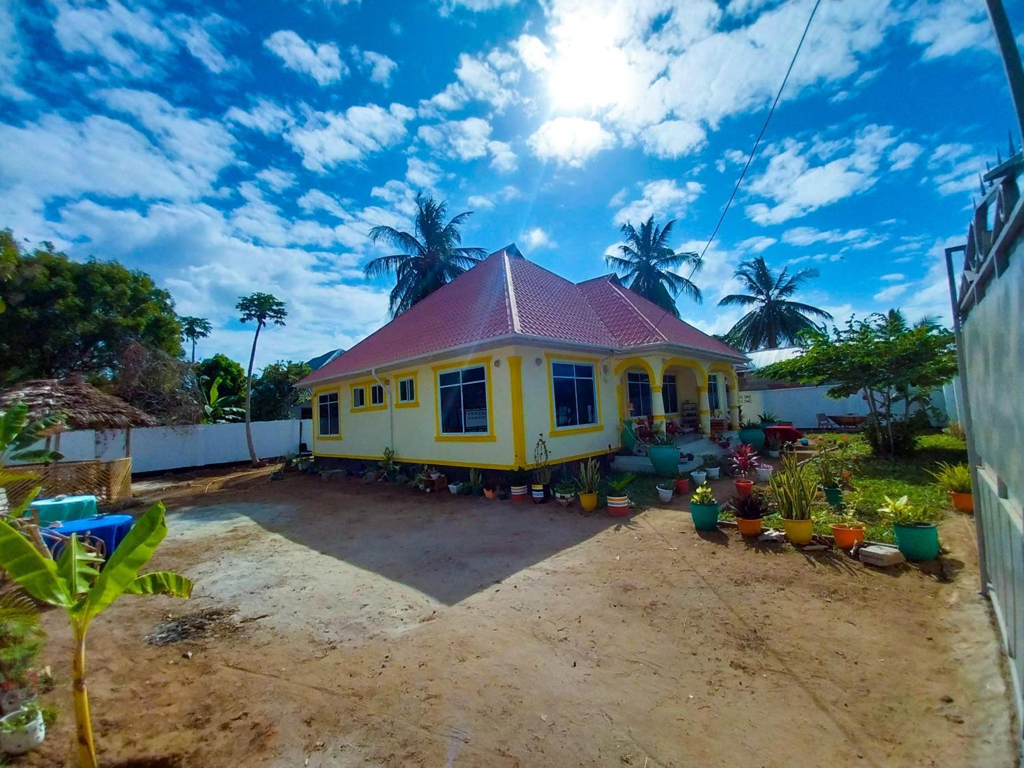 Bed and Breakfast L&J Modern Backpackers Kigamboni Beach House à Dar es Salaam Extérieur photo