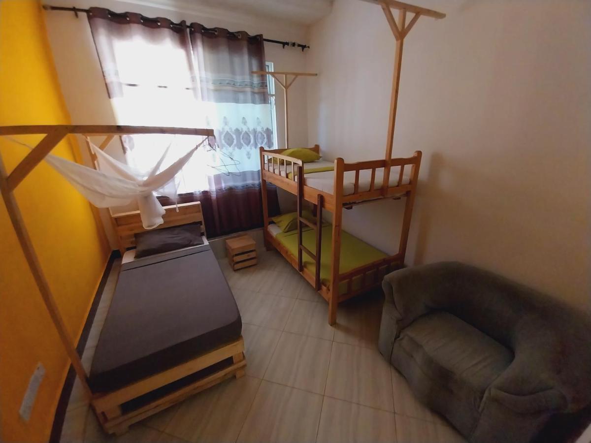 Bed and Breakfast L&J Modern Backpackers Kigamboni Beach House à Dar es Salaam Extérieur photo